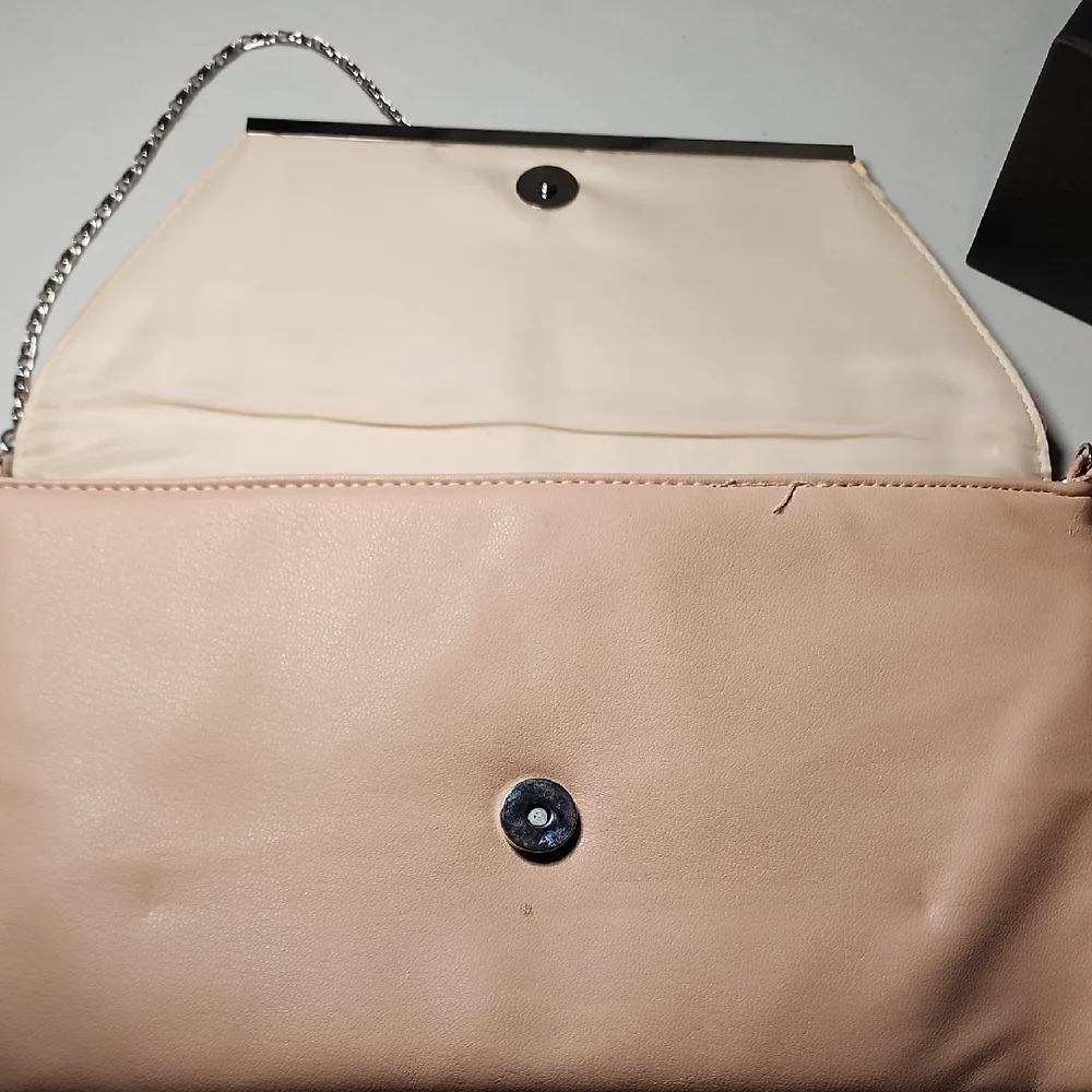Elegant Pink and Gold Clutch with Chain - Picture 5 of 6